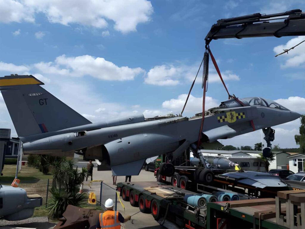 Using a crane to lift the fuselage of SEPECAT Jaguar XX146 onto a trailer.