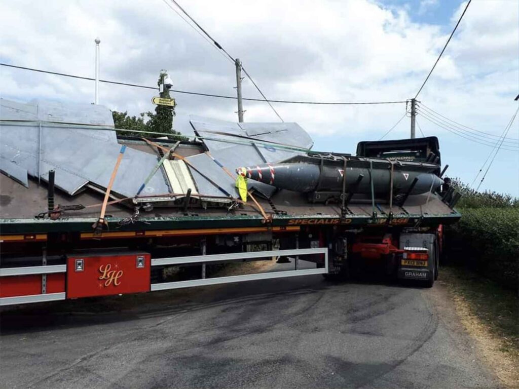 A truck and trailer setting off with the wings from SEPECAT Jaguar XX146.